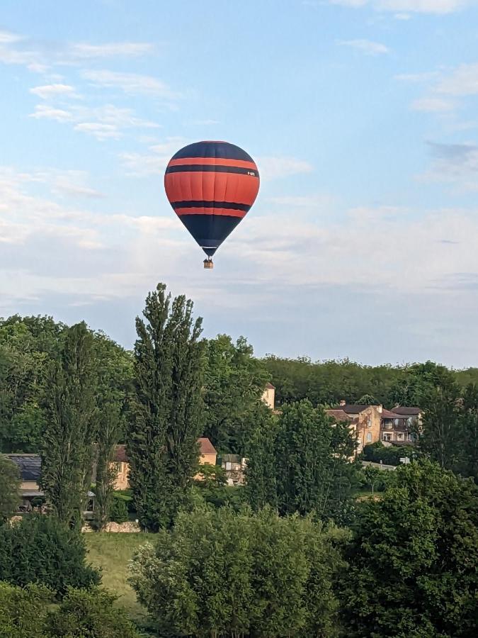 La Grange Symphorine, Chambre D'Hotes De Charme Situee Entre La Vallee De La Dordogne Et La Vallee De La Vezere Meyrals Екстериор снимка