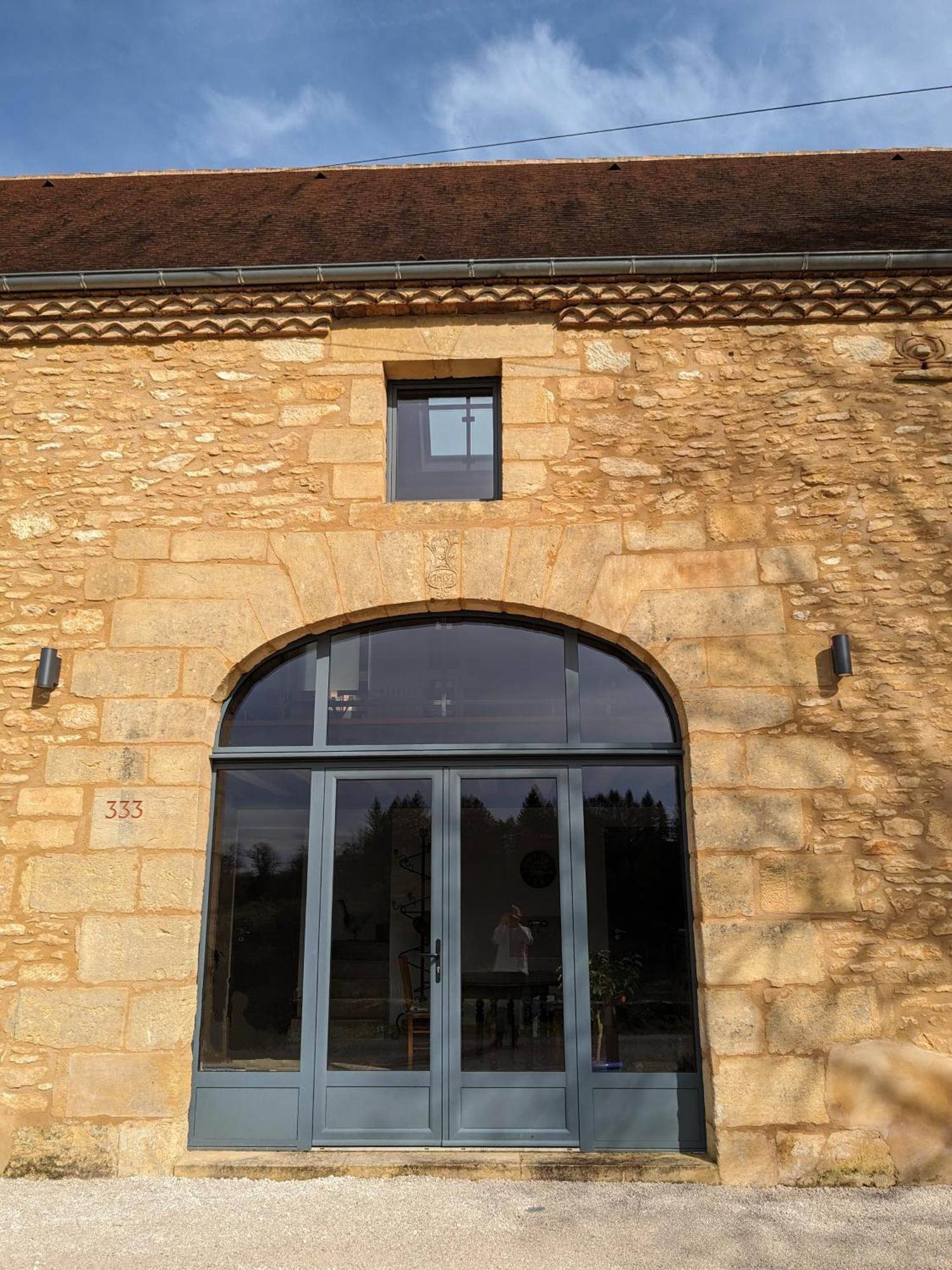 La Grange Symphorine, Chambre D'Hotes De Charme Situee Entre La Vallee De La Dordogne Et La Vallee De La Vezere Meyrals Екстериор снимка